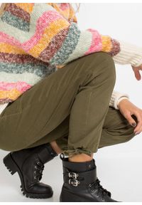 Spodnie z elastycznym paskiem bonprix ciemnooliwkowy. Kolor: zielony. Materiał: materiał, bawełna, elastan #4
