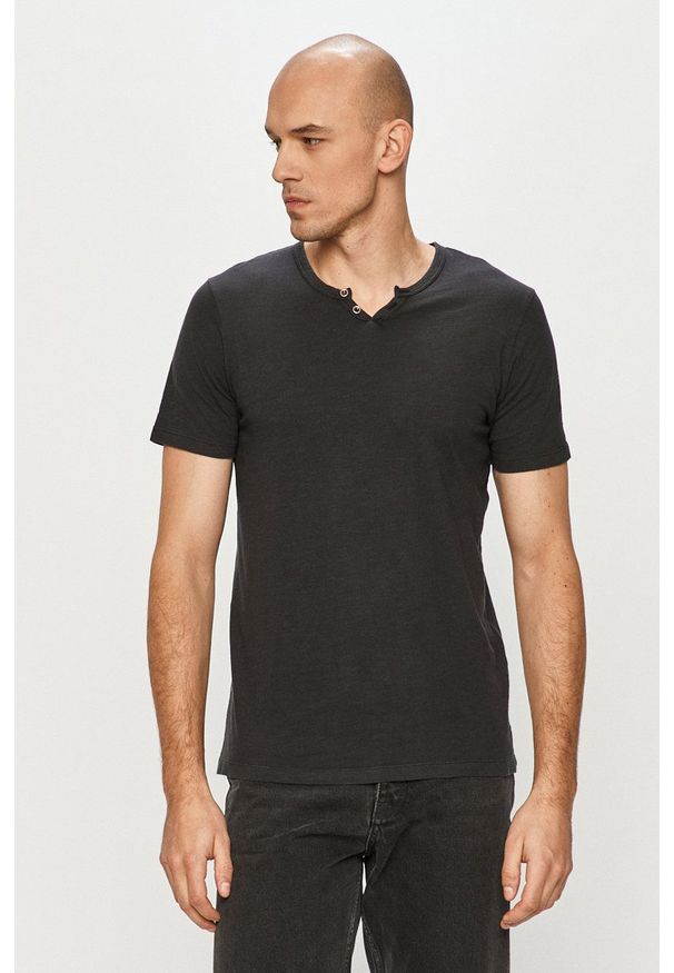 Jack & Jones - T-shirt. Okazja: na co dzień. Kolor: czarny. Materiał: dzianina. Styl: casual
