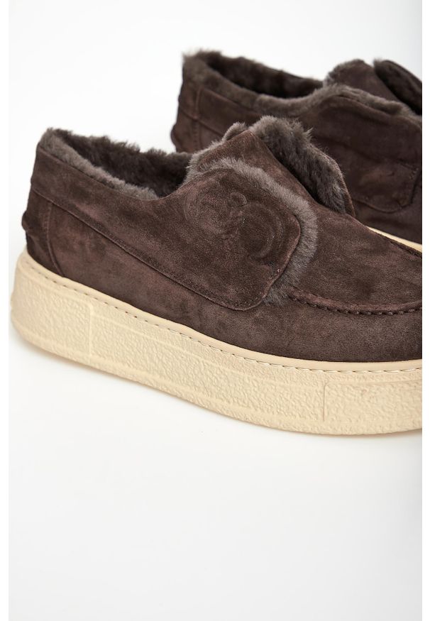 Sneakersy damskie zamszowe CESARE CASADEI. Materiał: zamsz