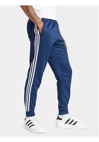 Adidas - adidas Spodnie dresowe adicolor Classics SST IR9887 Granatowy Slim Fit. Kolor: niebieski. Materiał: syntetyk, bawełna #5