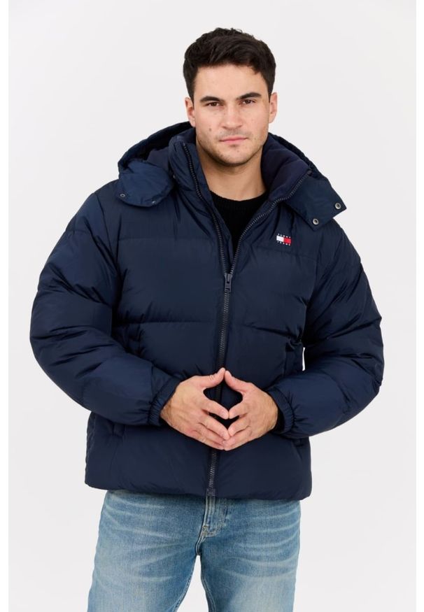 Tommy Jeans - TOMMY JEANS Granatowa męska puchowa kurtka z dużym logo Alaska, Rozmiar XL. Kolor: niebieski. Materiał: puch. Styl: klasyczny, elegancki