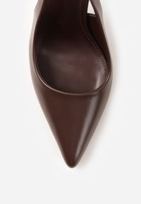 Renee - Brązowe Sandały na Szpilce ze Szpiczastym Noskiem i Otwartą Piętą Ninella. Okazja: na co dzień. Nosek buta: otwarty. Kolor: brązowy. Materiał: jeans. Wzór: aplikacja. Obcas: na szpilce. Styl: casual, klasyczny, elegancki. Wysokość obcasa: średni #9