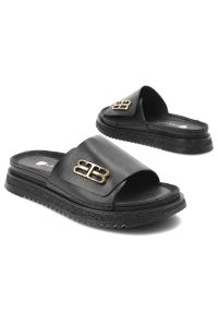 Czarne Klapki Armodo Modne Wsuwane Obuwie Damskie. Okazja: na co dzień. Kolor: czarny. Materiał: materiał. Wzór: aplikacja. Sezon: lato. Styl: klasyczny, casual, elegancki #6