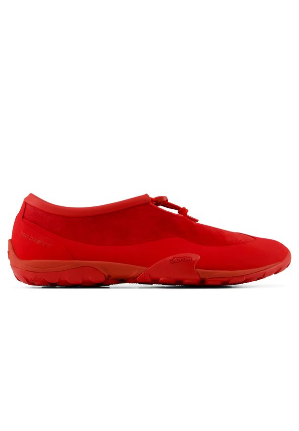 Buty unisex New Balance Minimus MT10T8E8 – czerwone. Zapięcie: bez zapięcia. Kolor: czerwony. Materiał: zamsz, materiał, syntetyk, guma. Szerokość cholewki: normalna