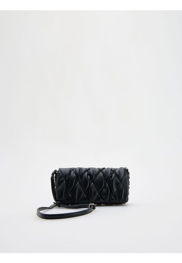 Reserved - Pikowana torebka crossbody - czarny. Kolor: czarny. Materiał: pikowane