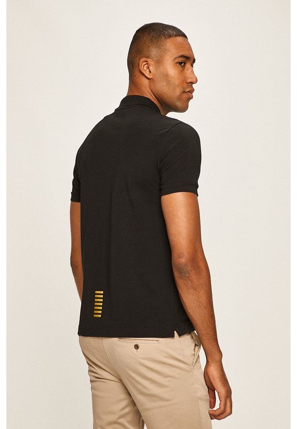 EA7 Emporio Armani Polo męskie kolor czarny gładki. Okazja: na co dzień. Typ kołnierza: polo. Kolor: czarny. Materiał: dzianina. Długość: krótkie. Wzór: gładki. Styl: casual