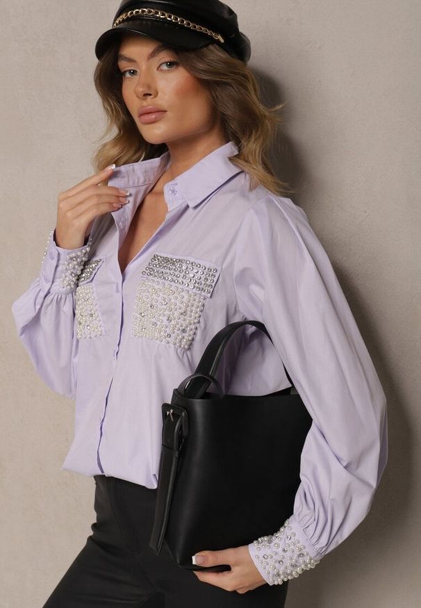 Renee - Fioletowa Koszula z Biżuteryjnymi Cyrkoniami i Perełkami Quezia. Kolor: fioletowy. Wzór: aplikacja