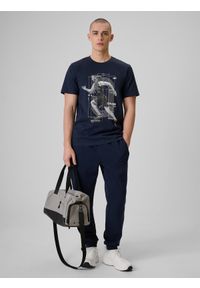 4f - 4F T-shirt regular z nadrukiem męski - niebieski L. Okazja: na co dzień. Kolor: niebieski. Materiał: dzianina, bawełna, dresówka, jeans. Wzór: nadruk. Styl: casual, klasyczny #2