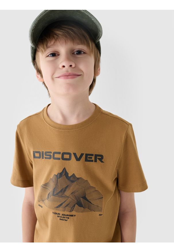 4f - 4F T-shirt z nadrukiem chłopięcy - żółty 122 (6-7 lat). Okazja: na co dzień. Kolor: żółty. Materiał: bawełna, jersey, dzianina. Długość rękawa: krótki rękaw. Długość: krótkie. Wzór: nadruk. Sezon: lato. Styl: sportowy, klasyczny, casual
