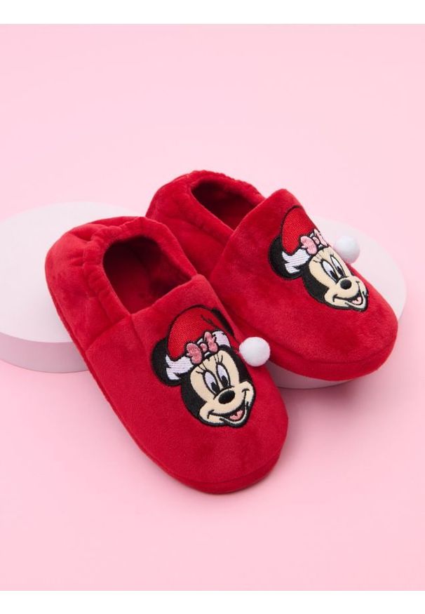 Sinsay - Kapcie Minnie Mouse - czerwony. Kolor: czerwony. Wzór: motyw z bajki