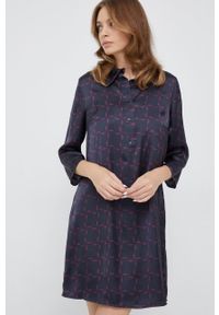 Sisley sukienka kolor fioletowy mini prosta. Okazja: na co dzień. Kolor: fioletowy. Materiał: tkanina. Typ sukienki: proste. Styl: casual. Długość: mini #2