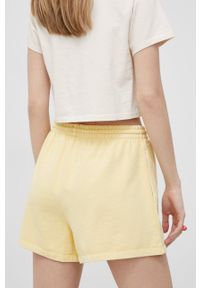 Levi's® - Levi's szorty bawełniane damskie kolor żółty gładkie high waist A1907.0001-YellowsOra. Okazja: na spotkanie biznesowe, na co dzień. Stan: podwyższony. Kolor: żółty. Materiał: bawełna. Wzór: gładki. Styl: biznesowy, casual #2