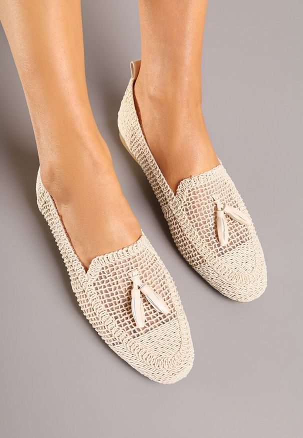 Renee - Beżowe Mokasyny z Siateczki z Frędzlami Adenda. Kolor: beżowy. Sezon: wiosna, lato. Styl: elegancki