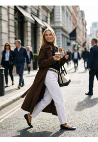 Sinsay - Prążkowany sweter z dekoltem V - czarny. Kolor: czarny. Materiał: prążkowany