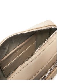Calvin Klein Torebka Ck Must Convertible Camera Bag K60K612901 Beżowy. Kolor: beżowy. Materiał: skórzane