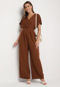 Born2be - Brązowy Elegancki Kombinezon z Marszczeniem i Wcięciem w Talii Melonessa. Okazja: na co dzień. Kolor: brązowy. Sezon: jesień, wiosna. Styl: elegancki