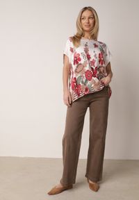 Born2be - Czerwona Wiskozowa Bluzka w Kwiaty Talina. Okazja: na co dzień. Kolekcja: plus size. Kolor: czerwony. Materiał: wiskoza. Długość: krótkie. Wzór: kwiaty. Sezon: lato. Styl: casual, klasyczny #4