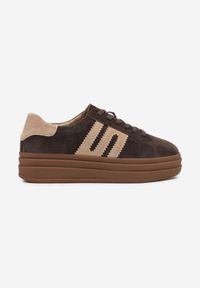 Renee - Ciemnobrązowe Sneakersy Zamszowe na Platformie z Wkładką ze Skóry Naturalnej i Aplikacją Rilarina. Okazja: na co dzień. Kolor: brązowy. Materiał: zamsz, skóra. Wzór: aplikacja. Obcas: na platformie