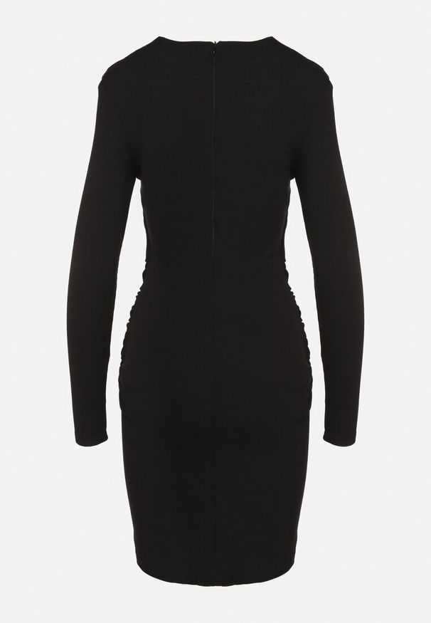 Born2be - Czarna Prążkowana Sukienka z Wiskozą o Dopasowanym Kroju z Marszczeniem Hetarvia. Okazja: na co dzień. Kolor: czarny. Materiał: prążkowany, wiskoza. Typ sukienki: dopasowane. Styl: casual, elegancki