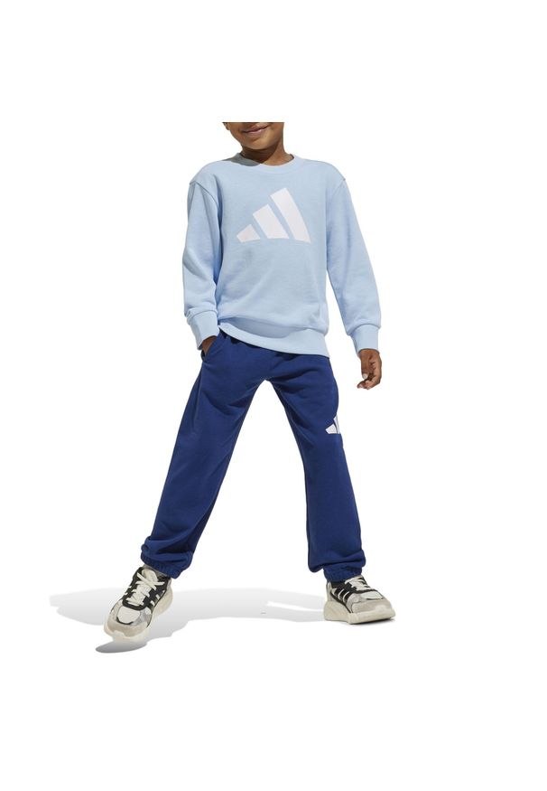 Adidas - Dres Essentials Rozmiar 3-4 L Niebieski - JC9729. Okazja: na uczelnię. Kolor: niebieski. Materiał: dresówka