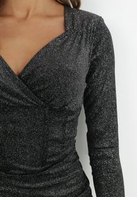 Born2be - Srebrno-Czarna Welurowa Sukienka z Gorsetową Talią i Marszczeniem Hanitra. Typ kołnierza: dekolt gorset. Kolor: srebrny. Materiał: welur. Typ sukienki: gorsetowe. Długość: mini #3