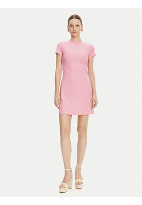 Guess Sukienka codzienna V5GK07 KCT02 Różowy Regular Fit. Okazja: na co dzień. Kolor: różowy. Materiał: syntetyk. Typ sukienki: proste. Styl: casual