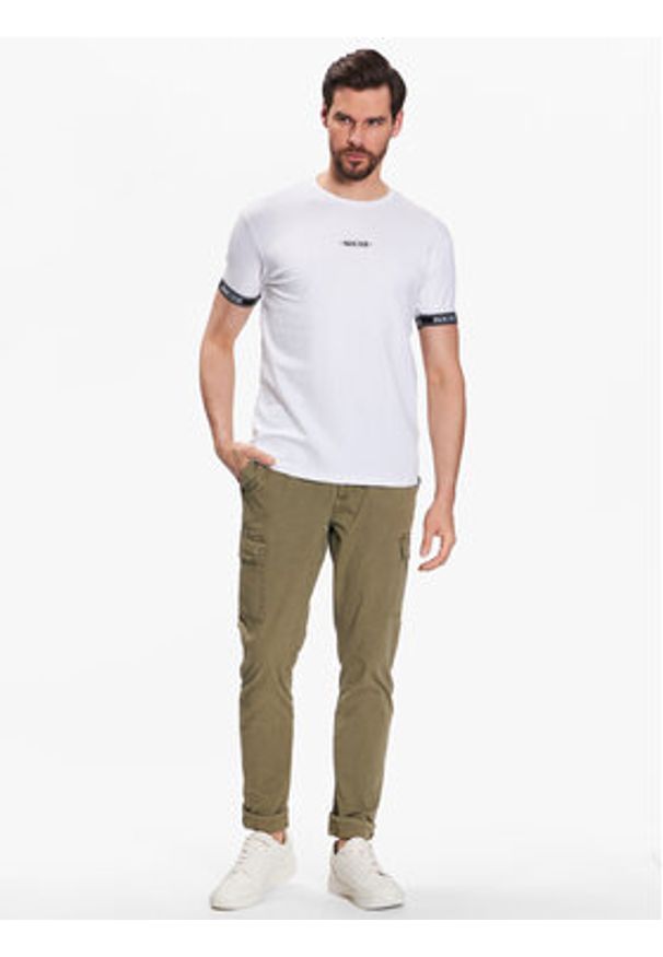 INDICODE T-Shirt Zayn 40-880 Biały Regular Fit. Kolor: biały. Materiał: bawełna