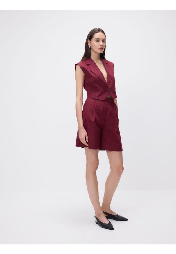 Reserved - Kamizelka z dodatkiem lnu - burgundowy. Kolor: czerwony. Materiał: len