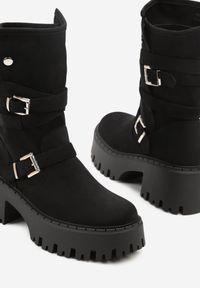 Renee - Czarne Botki w Stylu Workerów na Platformie i Słupku Ozdobione Klamrami Tularelle. Okazja: na co dzień. Zapięcie: klamry. Kolor: czarny. Materiał: jeans, skóra. Wzór: aplikacja. Obcas: na platformie. Styl: casual, elegancki #4