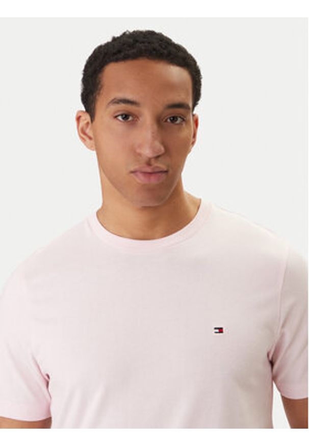 TOMMY HILFIGER - Tommy Hilfiger T-Shirt Ess Seasonal MW0MW39995 Różowy Regular Fit. Kolor: różowy. Materiał: bawełna