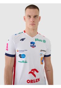 4f - 4F Koszulka meczowa replika domowa z sezonu 2024/25 męska 4F x Zaksa Kędzierzyn Koźle - multikolor M. Okazja: do domu. Typ kołnierza: dekolt w serek. Kolor: wielokolorowy. Materiał: dzianina, włókno, materiał, syntetyk. Wzór: gładki, nadruk, ze splotem. Styl: klasyczny, sportowy