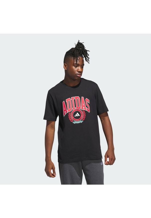 Adidas - Koszulka z grafiką Varsity Crest. Kolor: czarny
