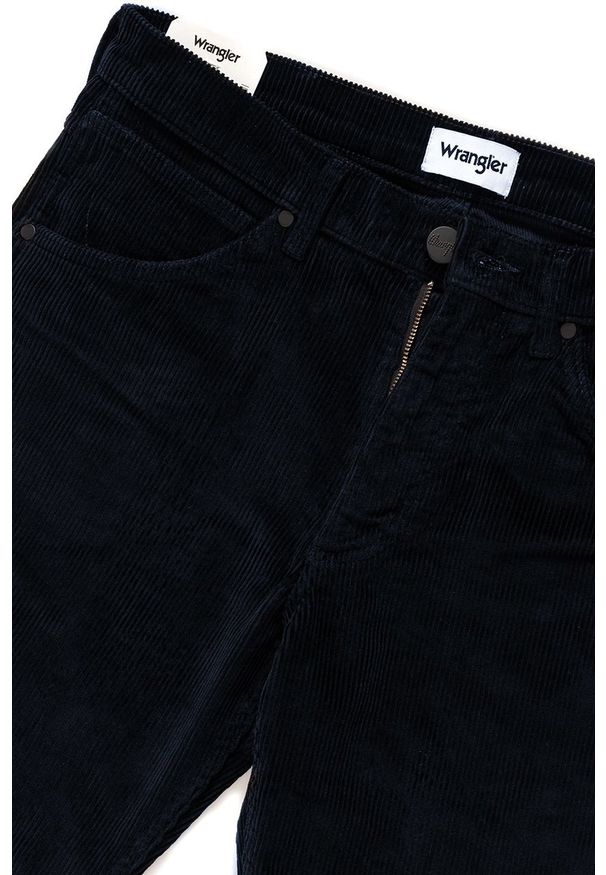 Wrangler - WRANGLER SPODNIE MĘSKIE GREENSBORO DARK NAVY W15QA2XAE 112126849. Materiał: sztruks