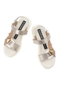 Sandały damskie Hispanitas, cholewka ze skóry naturalnej sportowy fason z regulowanymi paskami odkryta konstrukcja lekka stabilna podeszwa zapewniają. Zapięcie: pasek. Kolor: brązowy. Materiał: skóra. Styl: sportowy #6