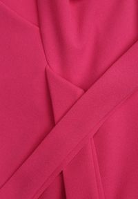 Renee - Fuksjowa Kopertowa Sukienka z Rozkloszowanym Dołem i Ozdobnym Wiązaniem Dannola. Okazja: na imprezę. Typ sukienki: kopertowe. Styl: elegancki #7