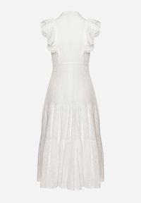 Born2be - Biała Sukienka Ażurowa z Falbankami Perełkami i Stójką Orintia. Typ kołnierza: kołnierz z falbankami, kołnierzyk stójkowy. Kolor: biały. Wzór: ażurowy. Sezon: lato. Typ sukienki: rozkloszowane #5