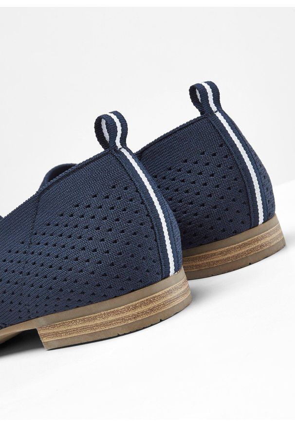 bonprix - Półbuty loafer Jana, wygodna tęgość. Zapięcie: bez zapięcia. Kolor: niebieski. Materiał: materiał