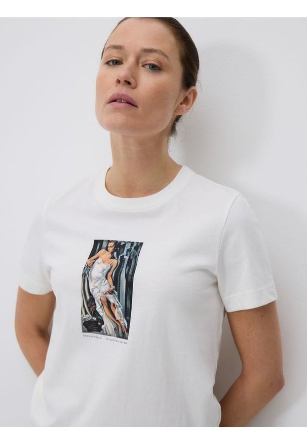 Reserved - T-shirt z nadrukiem Tamara Łempicka - biały. Kolor: biały. Materiał: dzianina, bawełna. Wzór: nadruk