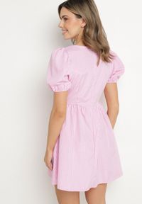 Born2be - Różowa Rozkloszowana Sukienka w Kratkę Vichy w Stylu Retro z Wiązaniem Telionea. Okazja: na co dzień. Kolor: różowy. Wzór: kratka. Typ sukienki: rozkloszowane. Styl: retro #6
