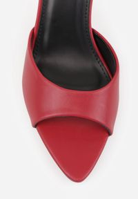 Born2be - Bordowe Klapki na Szpilce z Otwartym Noskiem w Szpic Sewnessa. Okazja: do pracy, na spotkanie biznesowe. Nosek buta: otwarty. Kolor: czerwony. Materiał: jeans, koronka. Obcas: na szpilce. Styl: biznesowy, elegancki #6