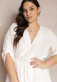 Renee - Biała Sukienka Mini z Gumką w Talii i Koronkowymi Wstawkami Kelia. Okazja: na co dzień, na imprezę. Kolor: biały. Materiał: koronka. Typ sukienki: proste. Styl: elegancki, casual. Długość: mini