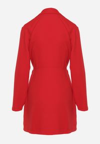 Born2be - Czerwona Sukienka Kopertowa z Cienkim Sznureczkiem w Talii Perlea. Okazja: na co dzień. Kolor: czerwony. Materiał: skóra. Typ sukienki: kopertowe. Styl: casual, klasyczny #7