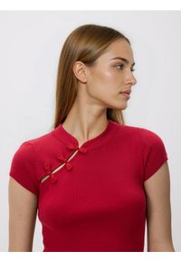 Reserved - Bluzka z ozdobnym detalem - bordowy. Kolor: czerwony. Materiał: dzianina, wiskoza #1