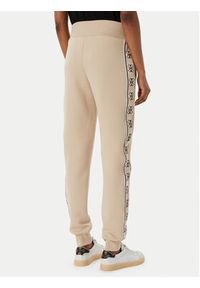 Guess Spodnie dresowe V2YB15 KB3P2 Beżowy Regular Fit. Kolor: beżowy. Materiał: bawełna #4
