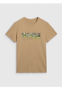 4f - 4F T-shirt regular z nadrukiem męski - beżowy XL. Kolor: beżowy. Materiał: skóra, materiał. Wzór: nadruk