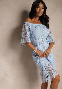 Renee - Niebieska Sukienka z Bawełną z Paskiem z Klamrą Perełkami i Cyrkoniami Neralisse. Kolor: niebieski. Materiał: bawełna. Styl: klasyczny, elegancki #4