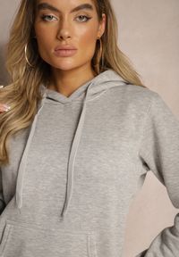 Renee - Jasnoszara Bluza z Dodatkiem Bawełny Ozdobiona Sznurkami z Kapturem Mivasia. Okazja: na co dzień. Typ kołnierza: kaptur. Kolor: szary. Materiał: bawełna. Wzór: aplikacja. Styl: sportowy, rockowy, casual #4
