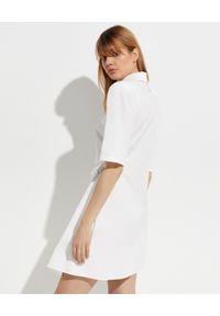 OFF-WHITE - Biała sukienka z kołnierzykiem. Kolor: biały. Materiał: bawełna. Długość rękawa: długi rękaw. Typ sukienki: koszulowe #7