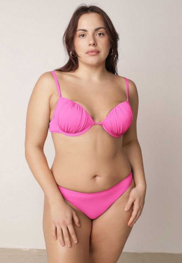 Born2be - Fuksjowe Bikini Marszczony Biustonosz i Klasyczne Majtki Figi Mhyrera. Kolekcja: plus size. Kolor: różowy