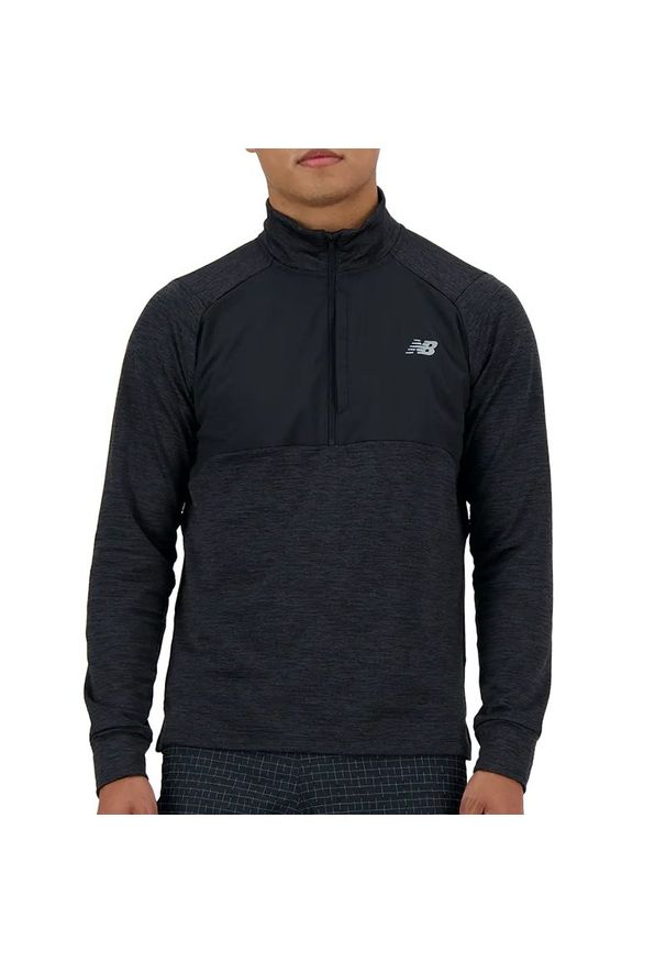 Bluza męska New Balance MT43204BK - czarna. Kolor: czarny. Materiał: skóra, dresówka, materiał, tkanina, poliester. Wzór: aplikacja